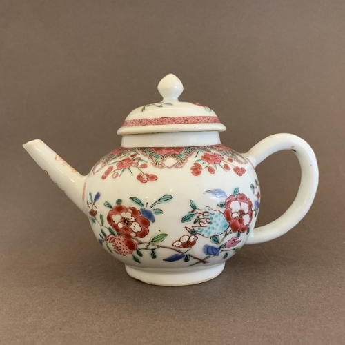 清乾隆 粉彩小茶壶